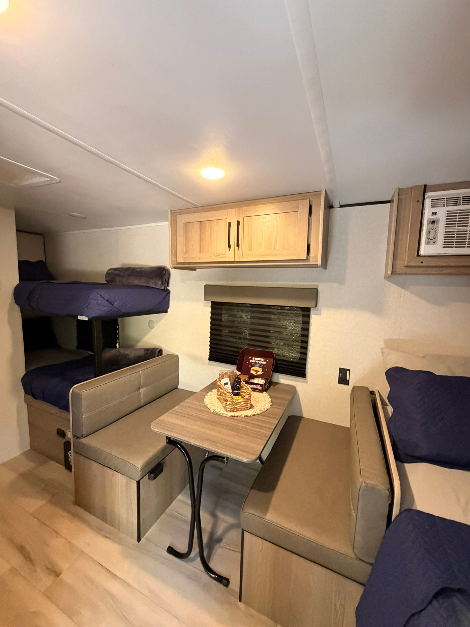 Interior Living & Dinette